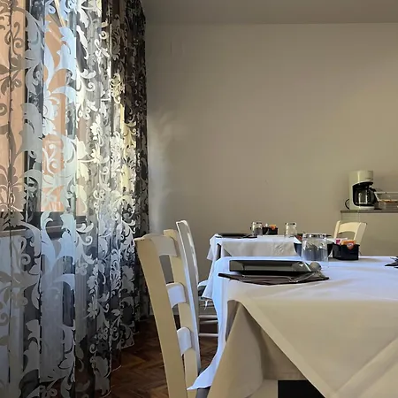 住宿加早餐酒店 Lary