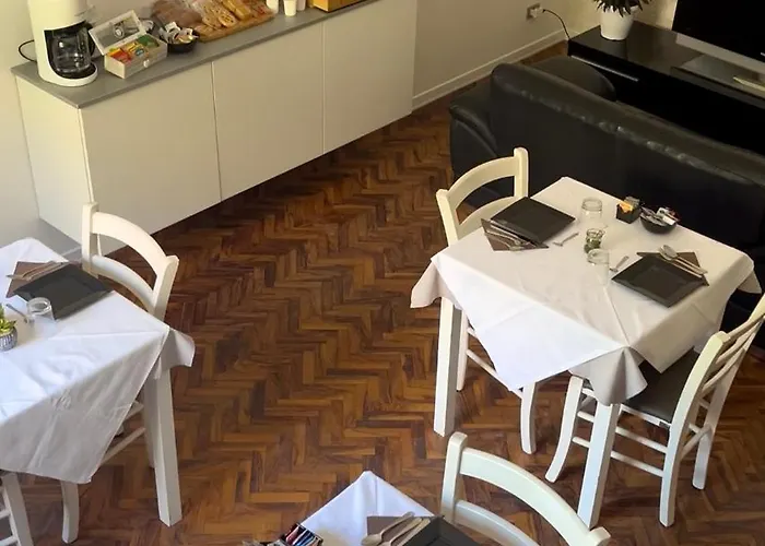 فندق مبيت وإفطار Lary 4*