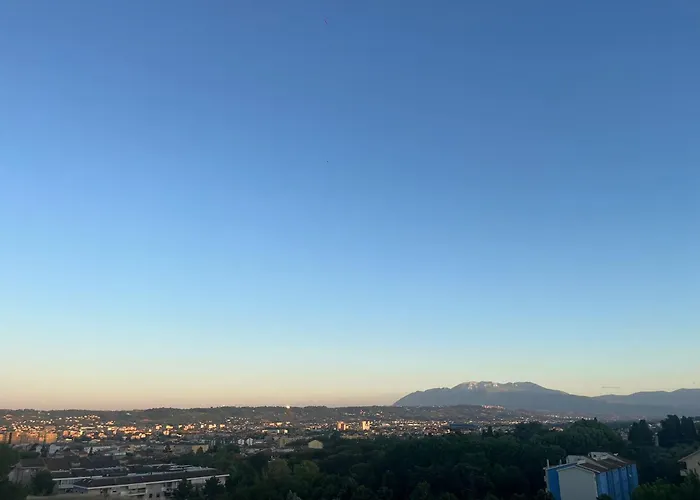 فندق مبيت وإفطار Lary