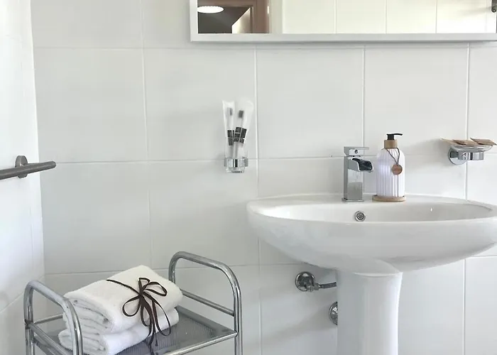 فندق مبيت وإفطار Lary