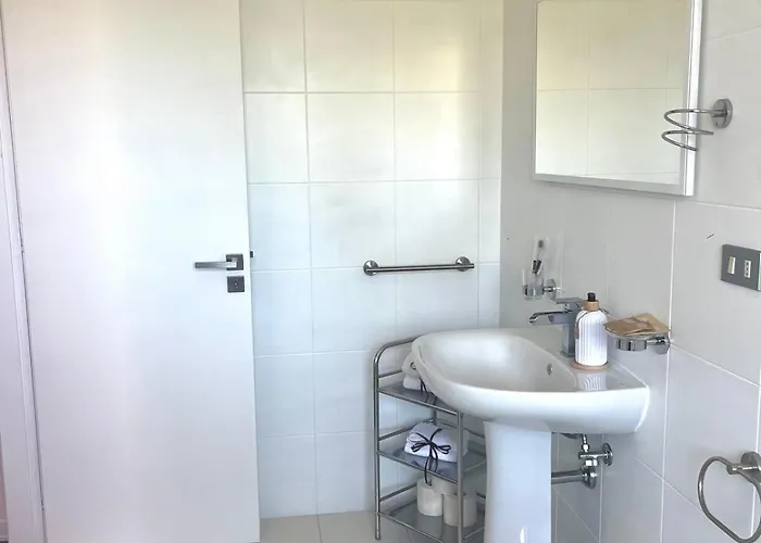 فندق مبيت وإفطار Lary